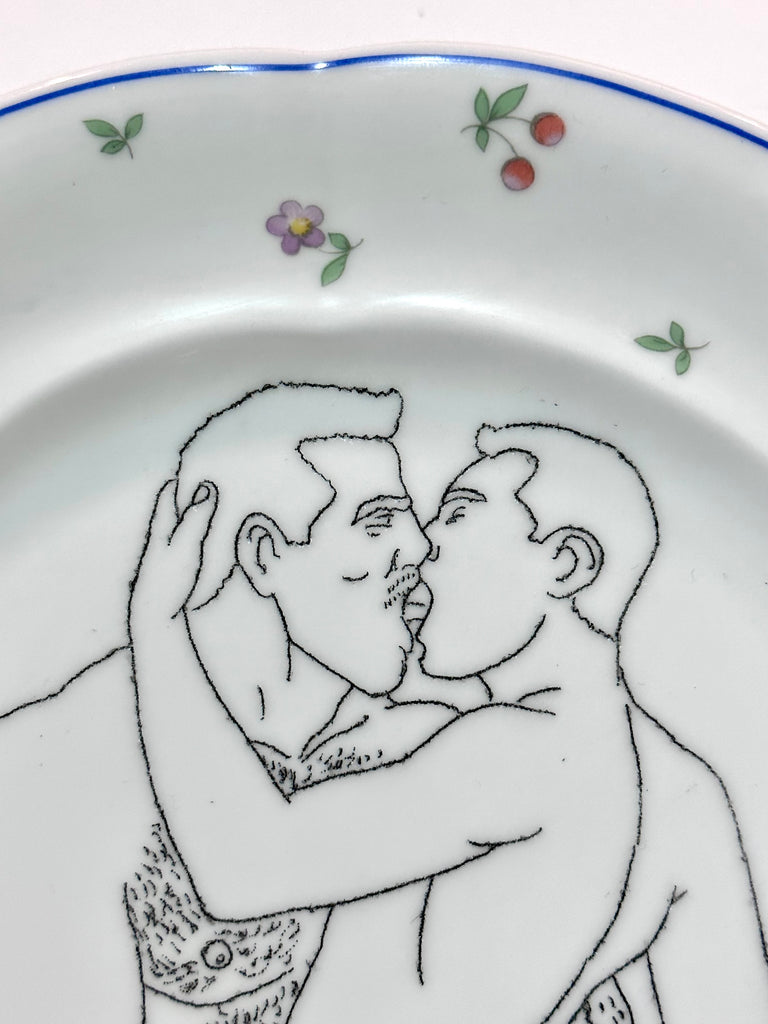 Omri Danino Porcelain Plate engraved with a drawing of older man and younger man kissing during intercourse in black on white - detail - faces